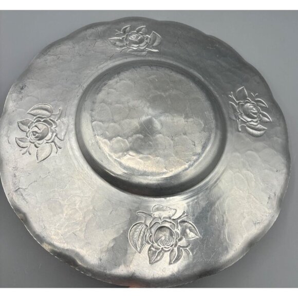 Vtg Hammered Metal Serving Plate Embossed Floral Design‎ 12" - Picture 4 of 5